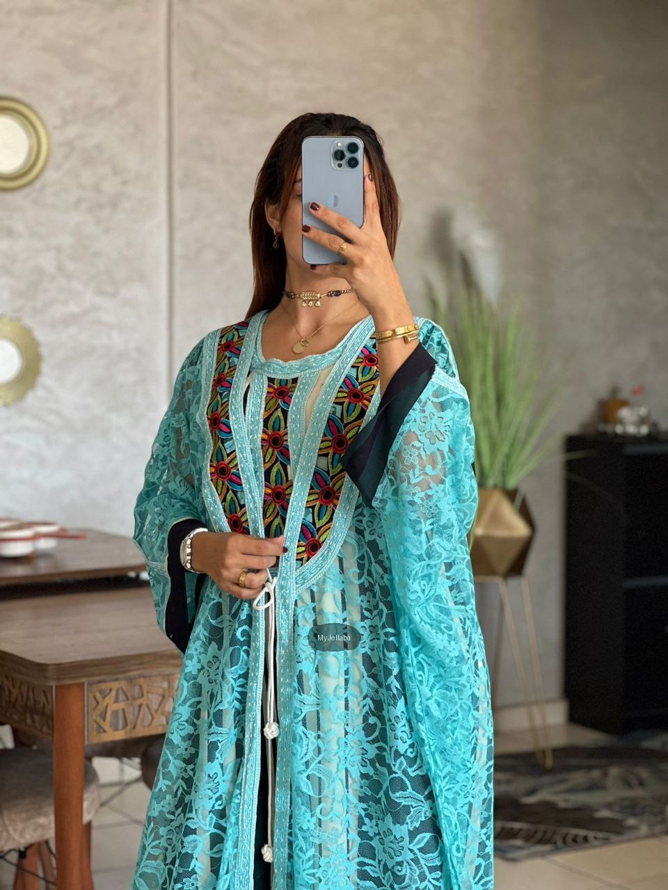 Jellaba Moderne en Dentelle et Broderies - 5