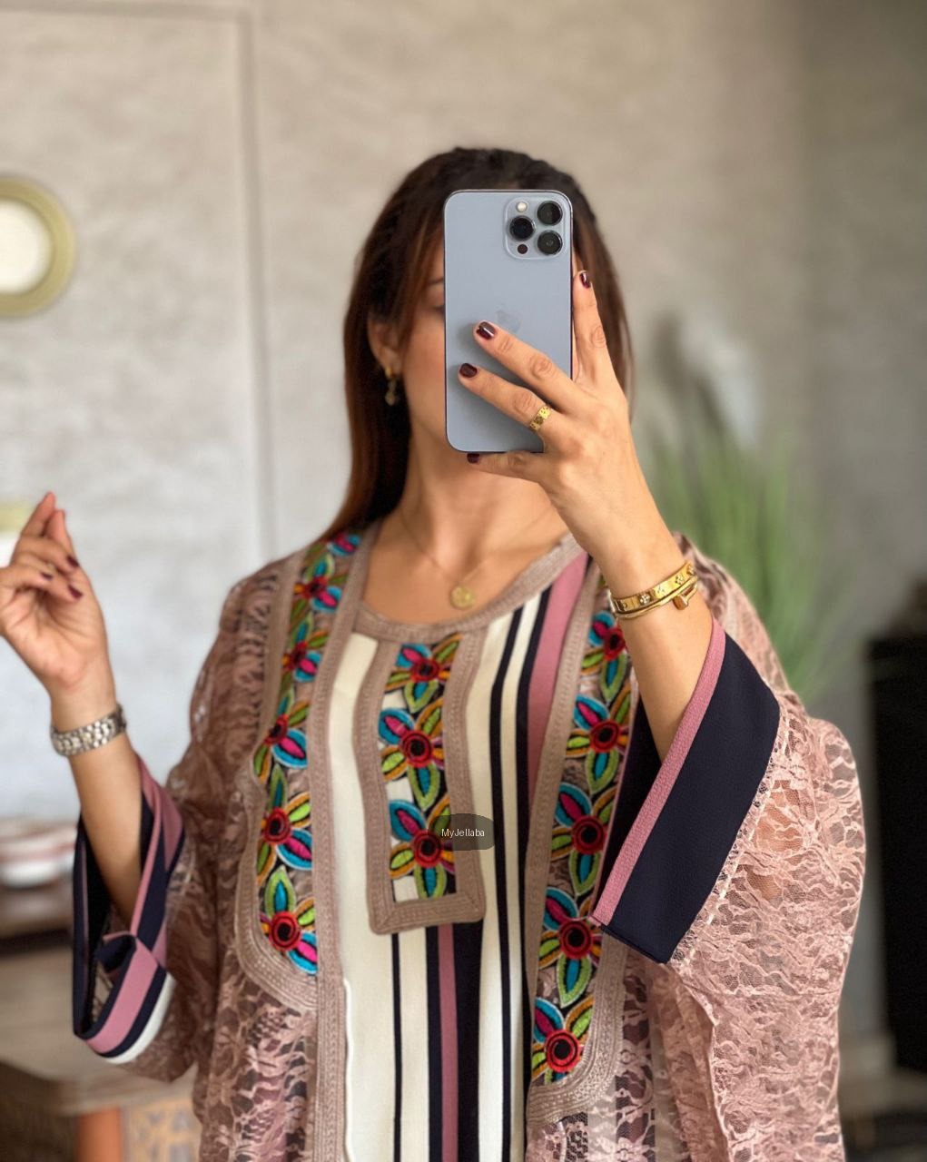 Jellaba Moderne en Dentelle et Broderies - 9