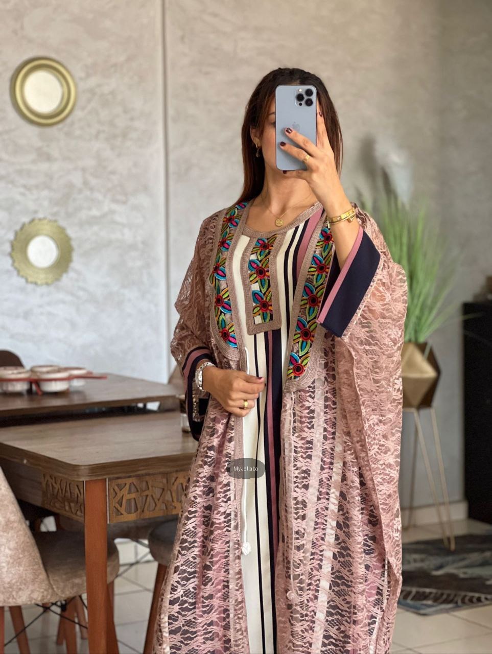 Jellaba Moderne en Dentelle et Broderies - 6