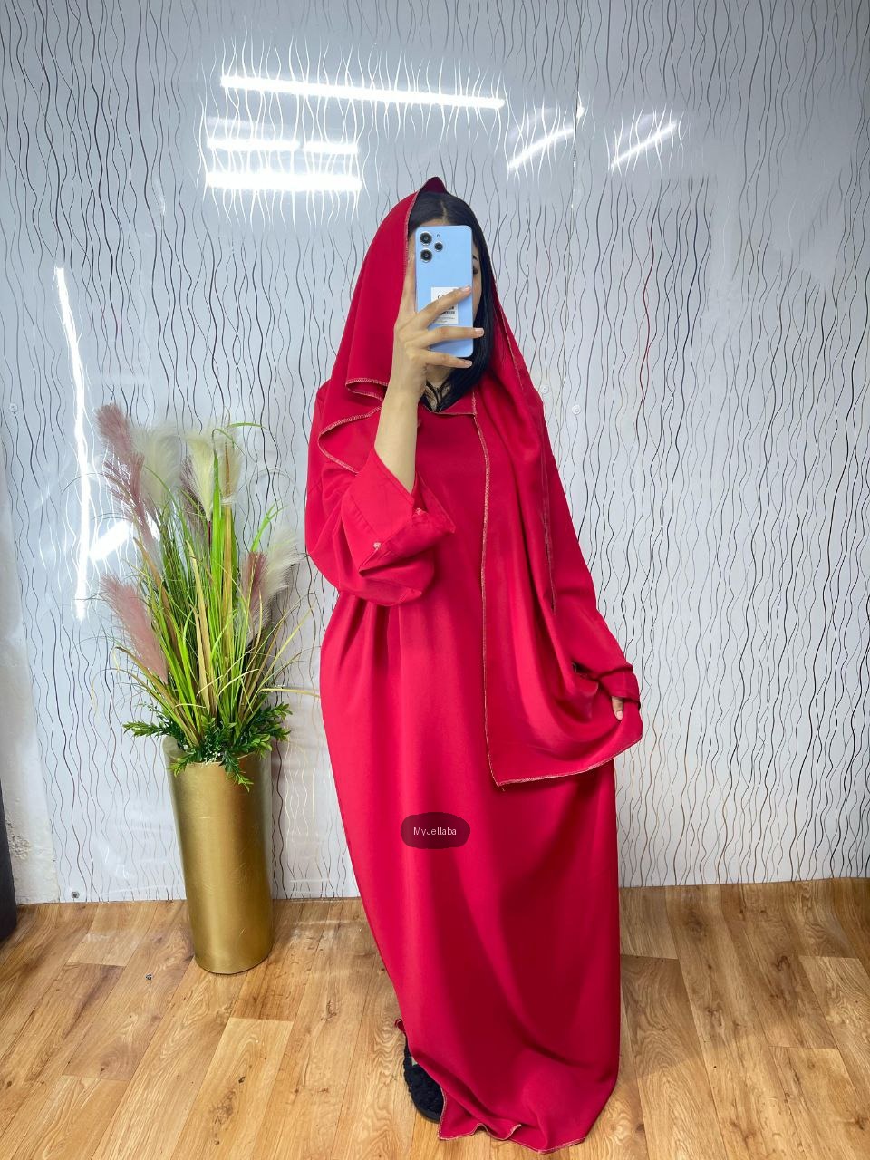 Jellaba Moderne Rouge avec Détails Dorés