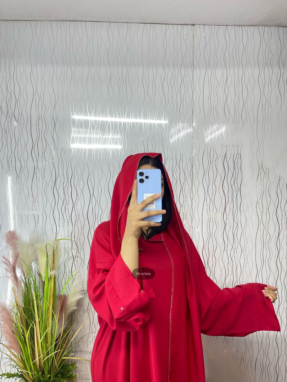 Jellaba Moderne Rouge avec Détails Dorés - 3