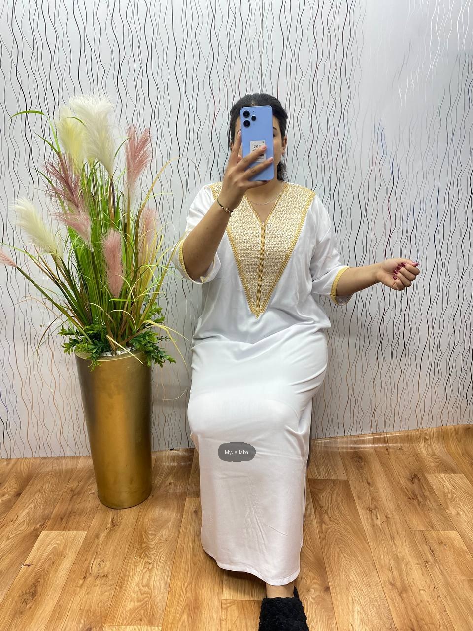 Jellaba Blanche Élégante avec Broderie Dorée - 3