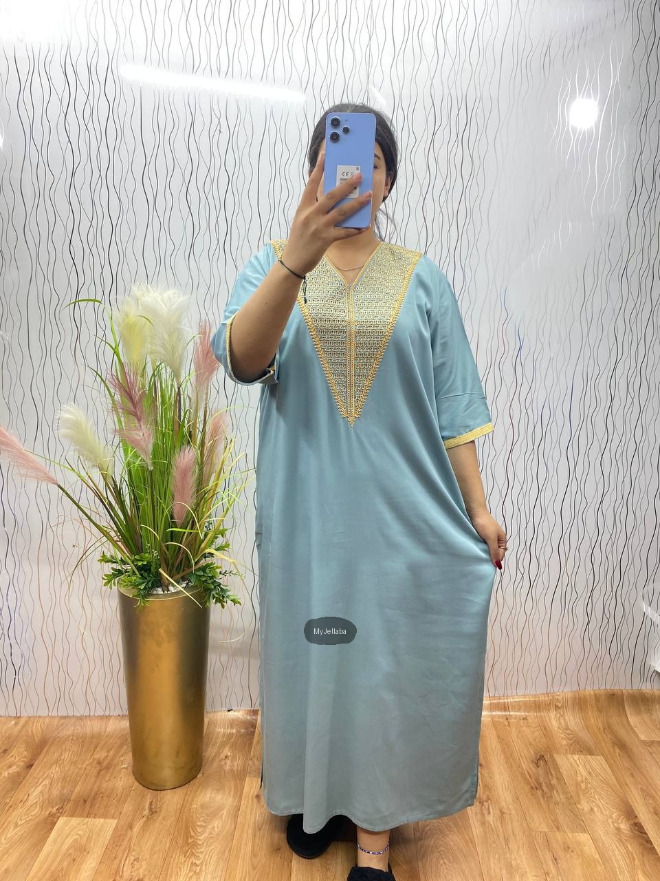 Jellaba Blanche Élégante avec Broderie Dorée - 10