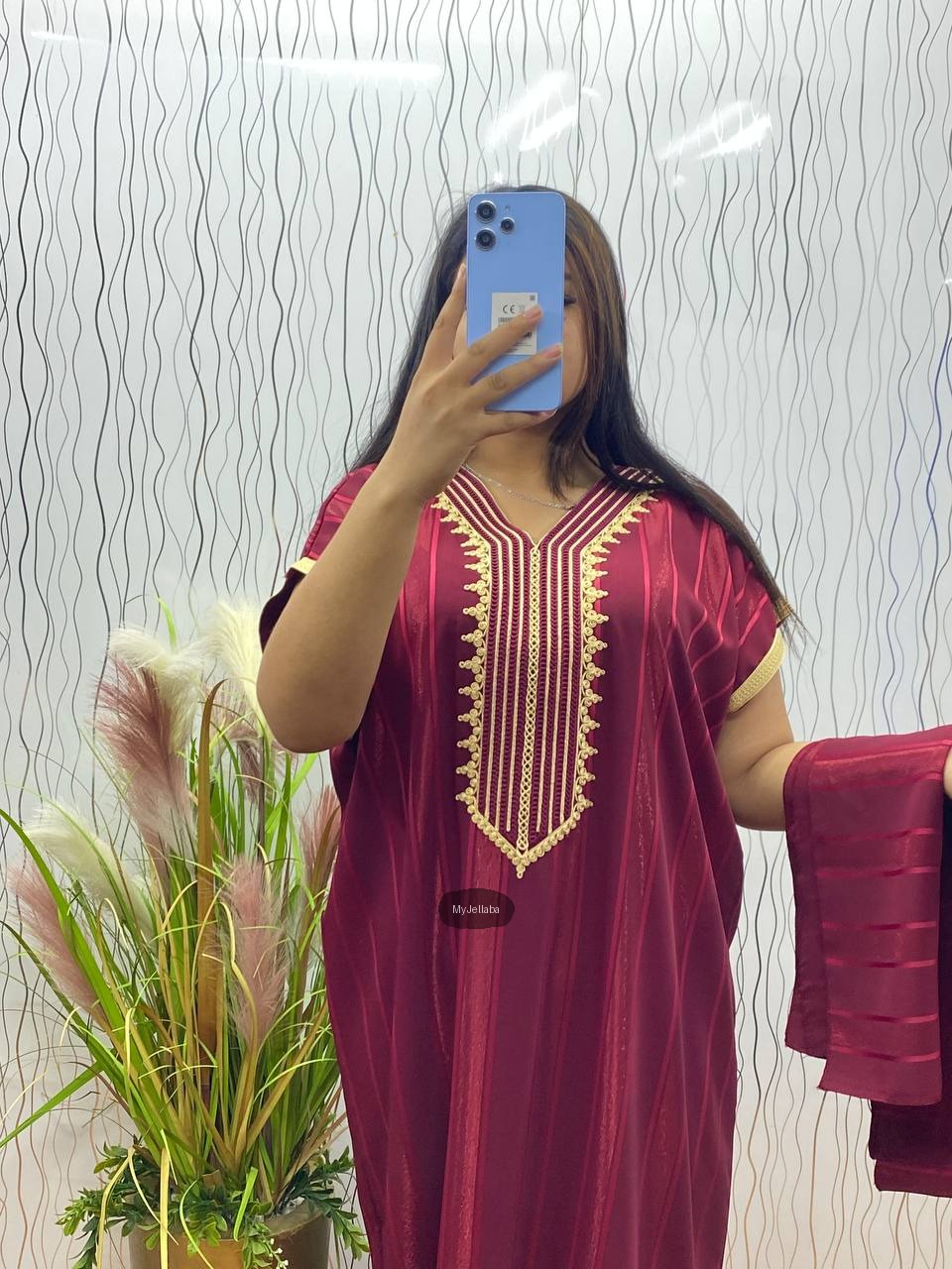 Jellaba Bordeaux Élégante avec Broderies Dorées - 3